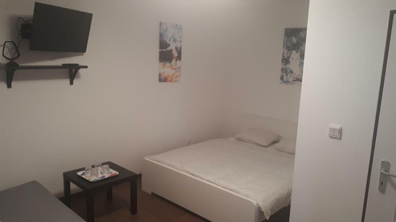 Apartman - Sukromie V Meste Bratislava Exteriör bild